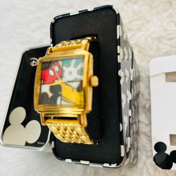 Disney Gold Mickey Mouse Watch main image 10